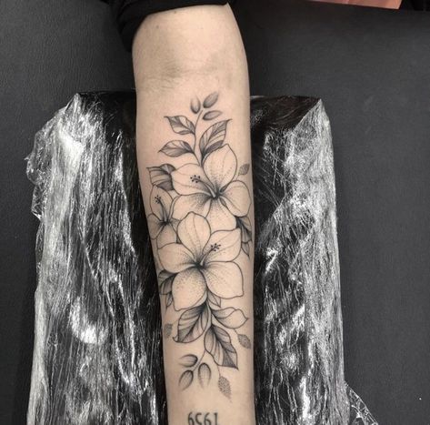 Floral Thigh Tattoos, Tattoos To Cover Scars, Hibiscus Tattoo, Rose Tattoos For Men, Rose Tattoos For Women, Flower Wrist Tattoos, Beautiful Flower Tattoos, Flower Tattoo Shoulder, Inspiration Tattoos