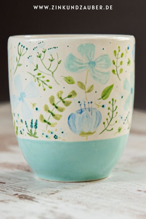 Besuche unsere Workshops und lerne bezaubernde Blumenmotive auf Keramik zu malen. Clay Cafe, Paint Your Own Pottery, Pottery Painting, Clay Pottery, Artsy Fartsy, Abstract Art Painting, Clay Crafts, Ceramic Pottery, Pottery Art