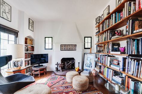 A Cozy Spanish-Style on Hollywood Boulevard Seeks $2.8M - Dwell Spanish Style Apartment, Windows Photo, Traditional Bedrooms, Spanish Colonial Homes, Style Apartment, Colonial Interior, Los Angeles Real Estate, Warm Interior, Internal Courtyard