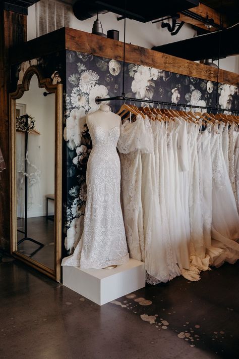 Wedding Dresses Boutique, Wedding Dress Shop Interior Design, Bridal Boutique Decor, Bridal Store Interior Layout, Wedding Dress Boutique Interior, Bridal Store Interior Design, Wedding Boutique Interior, Bridal Shop Aesthetic, Dress Store Design