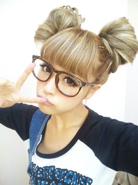 Only she can pull off the hairstyle Apothecary Beauty, Cutesy Hairstyles, Colored Hairstyles, Gyaru Hair, Asian Hairstyles, Woman With Glasses, Kawaii Hair, Hair Buns, Kawaii Hairstyles