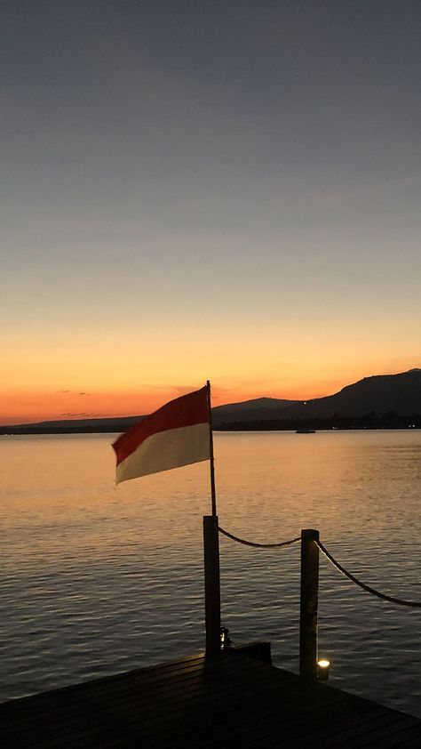 Indonesian Independence, Indonesian Flag, Lodge Hotel, Madrid Wallpaper, Indonesian Art, Vintage Flowers Wallpaper, Shadow Photography, Best Sunset, August 17