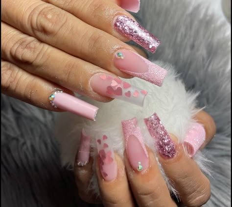 Valentine's Nails 2023, Pink White Valentine Nails, Pink And Gold Valentine Nails, Valentines Day Nails Gems, Valentines Day Nails Sparkle, Nail Valentine Designs, Glitter Heart Nails, Nail Ideas Purple, Valentines Nail Ideas