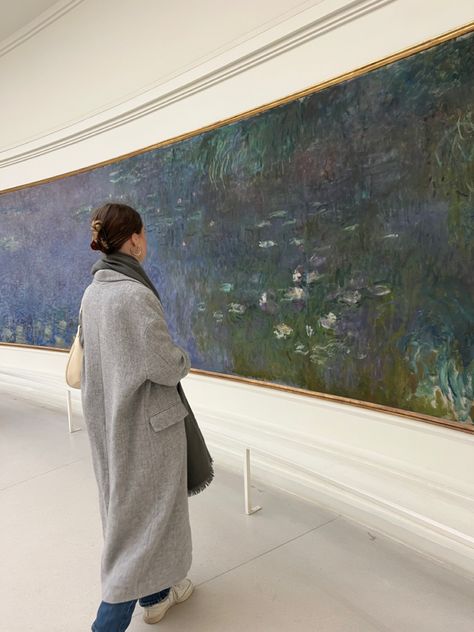 Monet Art Aesthetic, Monet Paris, Museum Vibes, Euro Winter, Monet Exhibition, Claude Monet Water Lilies, Aesthetic Paris, Gallery Photography, Claude Monet Art