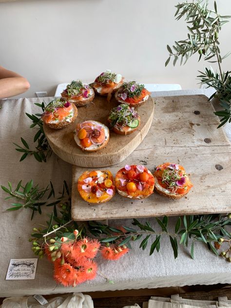 Smoked salmon bagels, bagel bar, bagel board event tray Bagel Station, Bagel Board, Bagel Bar, Cozy Brunch, Smoked Salmon Bagel, Salmon Bagel, Ladies Brunch, Garden Theme, Smoked Salmon