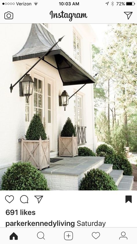 Door Overhang, Front Door Planters, Door Planter, Beautiful Front Doors, Building A Porch, Casa Country, Porch Steps, Front Steps, Casa Exterior