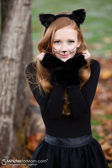 Easy DIY Cat Costume for teen girls and women - Simple cat makeup #CatCostume #BlackCatCostume Cat Costume Makeup, Simple Cat Makeup, Cat Costume Diy, Meme Costume, Chat Diy, Black Cat Costumes, Teen Halloween, Diy Halloween Costumes For Women, Cat Halloween Costume