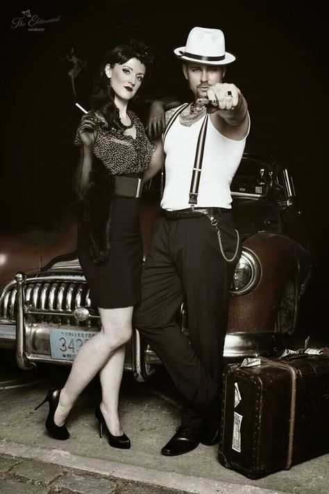 Fantasias Rockabilly Couple, Bonnie And Clyde Halloween Costume, Gangster Party, Rockabilly Mode, Rockabilly Wedding, Diy Kostüm, Hallowen Costume, Bonnie Clyde, Bonnie N Clyde