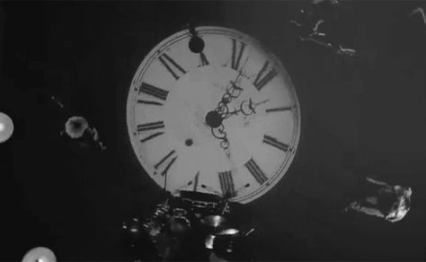 black and white clock gif Book Gif, Black And White Gif, Ballet Gif, Silent Movie, Arte Obscura, Sirius Black, Aesthetic Gif, Book Inspiration, Dark Aesthetic