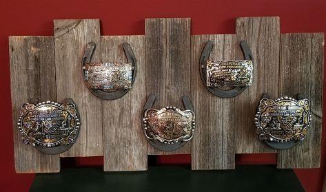 Wooden Belt Buckle Display, Horseshoe Buckle Holder, Western Belt Buckle Display, Trophy Buckle Display, Diy Belt Buckle Display, Buckle Display Ideas, Buckle Rack, Western Living Room Furniture, Western Projects