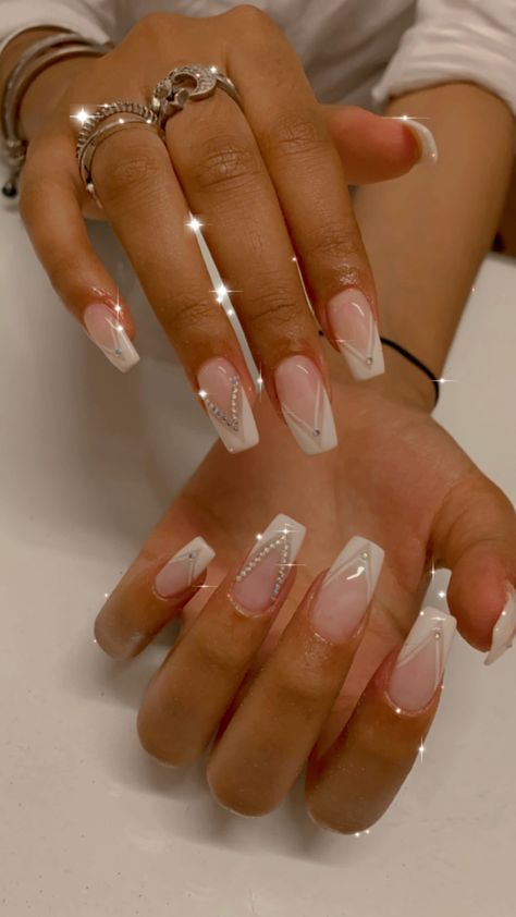 Elegant Acrylic Nails Classy French Tips, Romantic Nails Designs Beautiful, White Tips With Glitter, Short Coffin Nails Designs, Nagellack Trends, Wow Nails, Romantic Nails, Smink Inspiration, Pretty Nail Art Designs