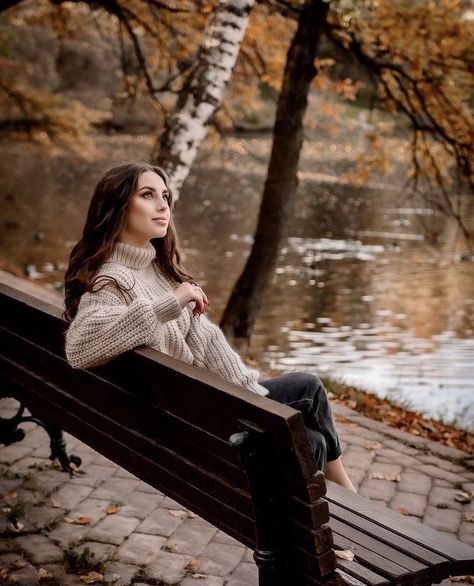 Autumn Photography Portrait, Fall Photo Shoot Outfits, Winter Portraits, Fall Portraits, Portrait Photography Women, Creative Photography Techniques, Autumn Park, Portrait Photoshoot, Outdoor Photoshoot