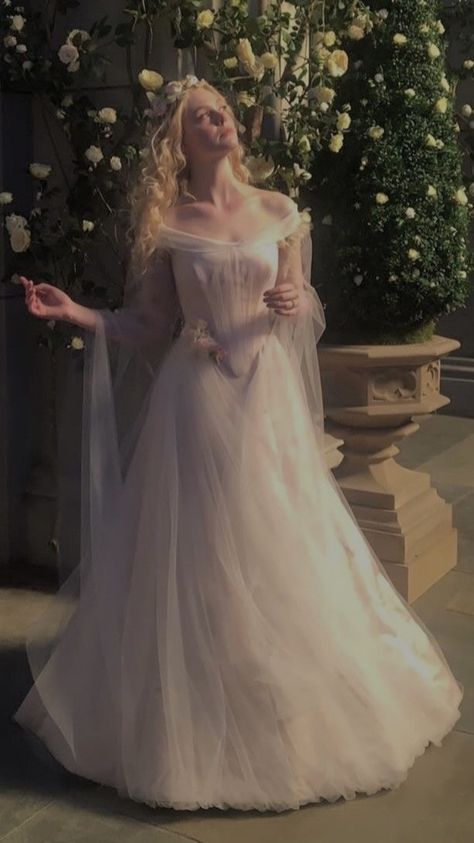 Princess Dresses Aesthetic, Mode Tips, Dresses Aesthetic, Wardrobe Classic, Dream Wedding Ideas Dresses, Princess Dresses, Fairytale Dress, Fantasy Dress, 인물 사진