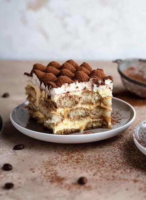 Tiramisu Photography Food Styling, Tiramisu Food Photography, Italian Cafe Food, Italian Dessert Aesthetic, Tirimasu Aesthetic, Tiramisu Aesthetic Photography, Tiramisu Photography, Tiramisu Aesthetic, Busy Coffee Shop