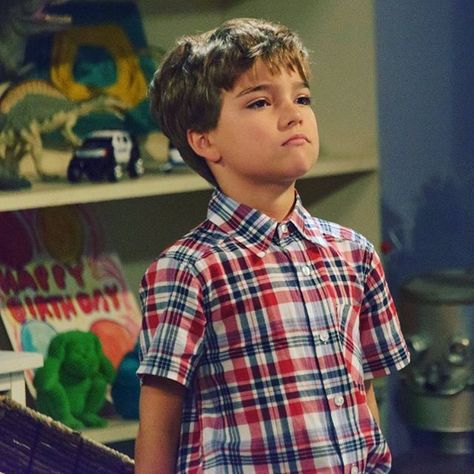 Remembering filming my very first episode of @fullerhouse as #maxfuller. Elias Harger, Fuller House, House Fashion, Dr House, Ashley Olsen, Full House, Best Tv Shows, House 2, Best Tv