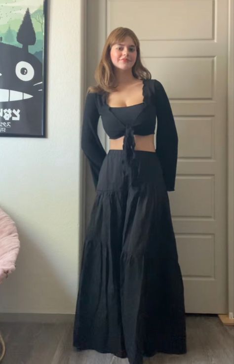 whimsigothic flow goth black skirt tired wrap cardigan Long Black Skirt Outfit, Green Skirt Outfits, Blue Skirt Outfits, Long Green Skirt, Vacation Fits, Black Skirt Outfits, Feminine Outfits, Rocker Chick, Apostolic Fashion