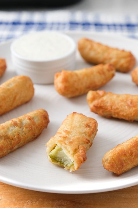 Air Fryer Pickles Spears, Fried Pickles In Air Fryer, Pickles In Air Fryer, Low Carb Fried Pickles, Air Fryer Frozen Food, Frozen Food Recipes, Deep Fried Dill Pickles, Reheat French Fries, Fried Pickle Spears