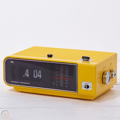 Mid Century Modern Alarm Clock, Mid Century Modern Product Design, Retro Electronics, Shelf Dresser, Retro Alarm Clock, Mid Century Modern Home Decor, Vintage Alarm Clock, Radio Design, Retro Radios