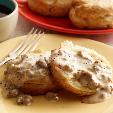 Sausage Gravy by Ree Drummond Country Gravy Recipe, Basil Tofu, Crockpot Vegan, Breakfast Delivery, Ree Drummond Recipes, Pepper Gravy, Sausage Gravy Recipe, Meals Vegan, Vegan Sandwiches