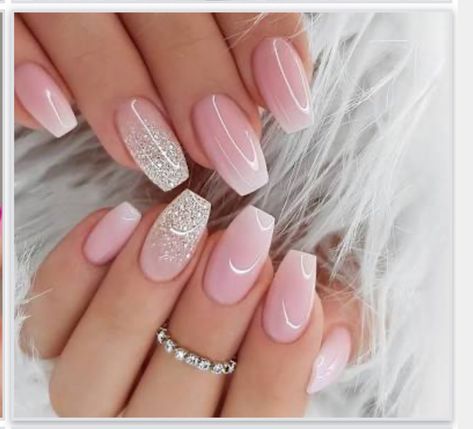 Light Pink Nail Designs, Fake Nails White, Fake Nails Designs, Nails Glossy, Short Fake Nails, Light Pink Nails, Nail Shimmer, Modern Nails, Pink Gradient