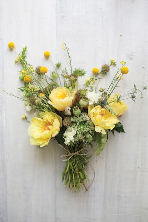 Yellow Peonies Bouquet, Yellow Wedding Florals, Yellow Flowers Aesthetic, Posy Flowers, Poppy Heads, Yellow Flower Arrangements, Yellow Peony, Peonies Season, Yellow Peonies