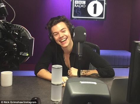 Haikou, Harry Styles Wallpaper, Harry Styles Pictures, Harry Styles Photos, Family Show, Mr Style, Treat People, Treat People With Kindness, Harry Edward Styles