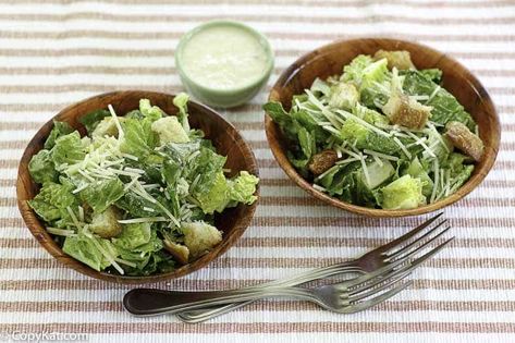 Outback Salad, Garlic Salad Recipe, Salad Variations, Outback Steakhouse Recipes, Salad Calories, Caesar Salad Dressing Recipe, Steakhouse Recipes, Easy Salad Dressing Recipes, Ruth Chris