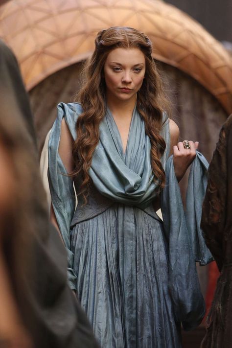 Margaery Tyrell Marjorie Tyrell, Game Of Thrones Photos, Catelyn Stark, Game Of Thrones Costumes, Game Of Thrones Tv, Margaery Tyrell, Got Game Of Thrones, Photo Games, Cersei Lannister