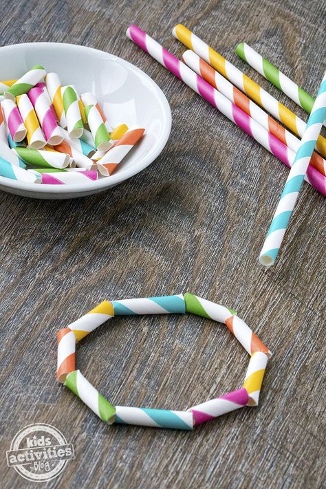 Paper Straw Bracelets Straw Bracelet, Paper Straws Crafts, Straw Craft, Flower Wall Hanging Decor, Room Hanging Decor, Diy Paper Wall Hanging, 100th Day Of School Crafts, Bracelets Kids, Straw Art