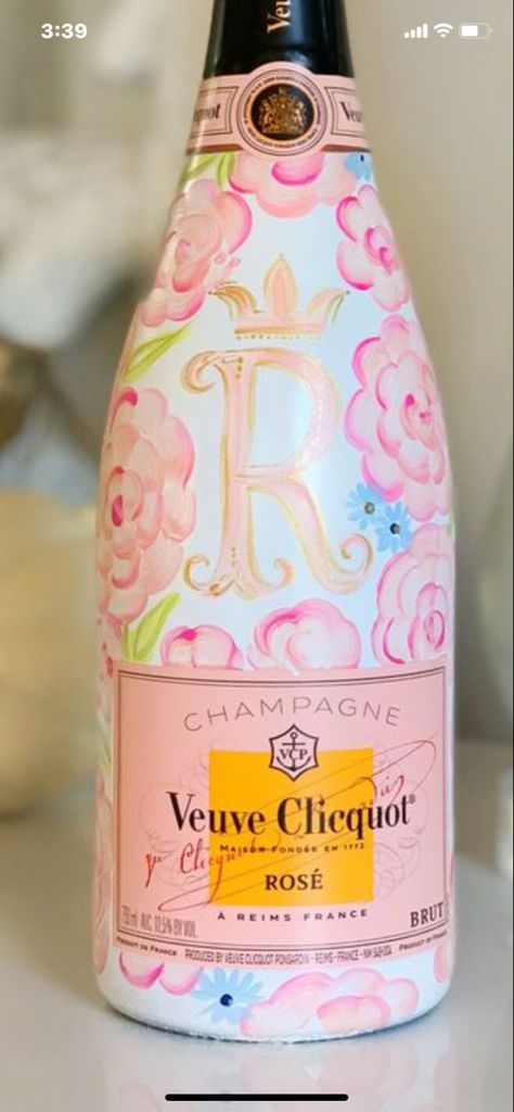 Decorated Champagne Bottles, Glass Upcycling, Champaign Bottle, Painted Champagne Bottle, Moet Rose, Bedazzled Liquor Bottles, Custom Champagne Bottle, Disney Diy Crafts, Reims France