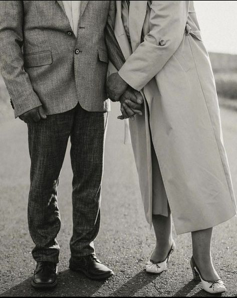 Grandparents Pictures, Older Couple Wedding, Old Couple Photography, Older Couple Poses, Older Couple Photography, House Astrology, Grandparents Photography, Older Couple, Couple Shoots