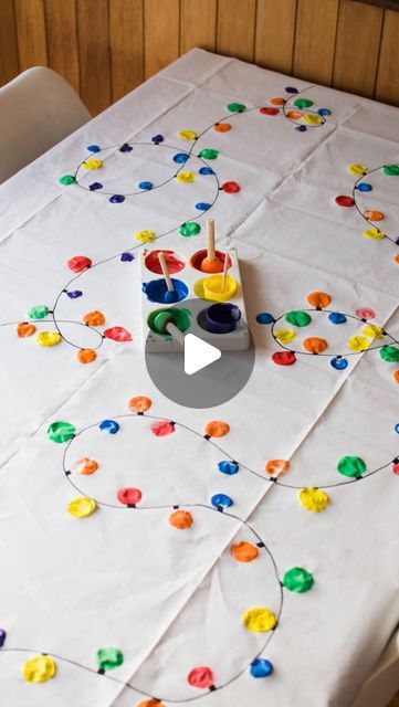 Inspire My Play ® on Instagram: "If you’re looking for a cheap Christmas activity to keep the kids busy, give this one a try! Plain white paper tablecloths are often for sale in the party section at the supermarket or can be bought on Amazon. If you can’t find a tablecloth a roll of white paper can also be used to make a table runner. . Do come and check out our other Christmas play and craft ideas over at @inspiremyplay 🎄 . . . . . . . #inspiremyplay #inspiremyplaytray #christmascrafts #kidsatplay #christmasplayideas #christmaswithkids #earlyyears #earlylearning #eyfs #eyfsideas #learningthroughplay #finemotorideas #finemotorskills" Christmas Table Set Up, Paper Tablecloths, Eyfs Activities, Make A Table, Christmas Play, Christmas Activity, Cheap Christmas, Wreaths And Garlands, Table Set Up