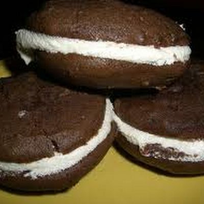 Black Moons @keyingredient Easy Whoopie Pie, Maine Whoopie Pies, Whoopee Pie, Whoopie Pie Filling, Whoopie Pie Recipe, Chocolate Whoopie Pies, Pumpkin Whoopie Pies, Whoopie Pie, Dessert Gifts