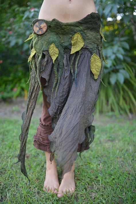 niiv: “Incredible fairy wear by Frixiegirl ” Forest Outfit Ideas, Forest Outfit, Woodland Nymph, Faerie Costume, Elf Kostüm, Felt Tree, Fairy Clothes, Idee Cosplay, Woodland Fairy