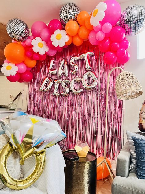 Disco Pool Party, Abba Party, Austin Bachelorette Party, Disco Ball Decorations, Groovy Bachelorette, Hen Night Ideas, 80s Party Decorations, Bachelorette Balloons, Austin Bachelorette