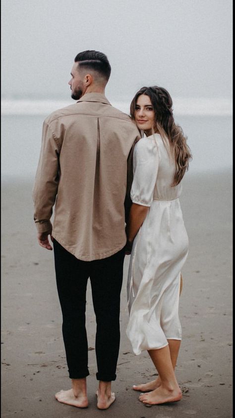 Men’s Engagement Photo Outfits Beach, Men’s Beach Engagement Outfit, Prenup Shoot, Beach Outdoor Couple Shoot, Sea Photoshoot Ideas Couple, Beach Photo Session Couple, White Shirt Blue Jeans Couple Photoshoot Beach, Nature Couple Photoshoot, White Sands Couple Photoshoot