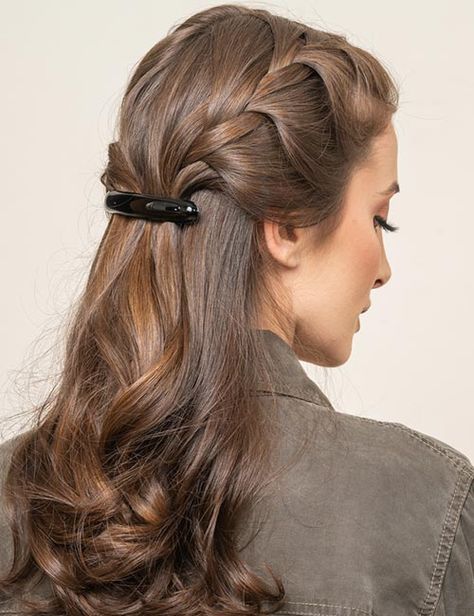 20 Easy And Quick Banana Clip Hairstyles You Must Try Professional Hairstyles For Long Hair, Business Women Hairstyles, Preppy Hairstyle, Banana Clip Hairstyles, Easy Office Hairstyles, Easy Professional Hairstyles, Hairstyles Female, Preppy Business, Preppy Hairstyles