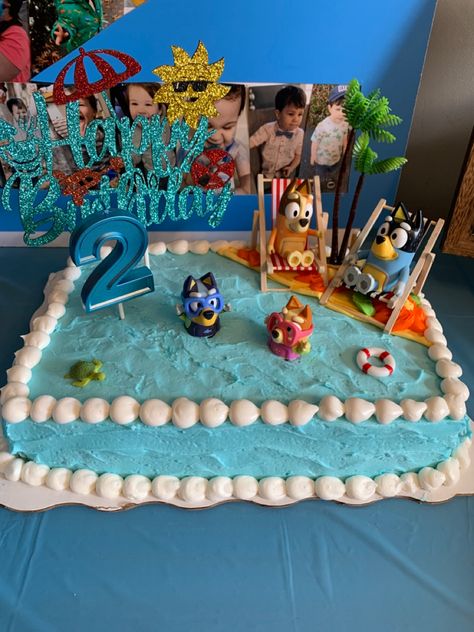 Bluey Birthday Cake Beach, Bluey Pool Cake, Bluey Beach Cake, Bluey Cake Ideas, Paisley Cake, Fiesta Bluey, Pool Cake, Moana Cake, 8th Birthday Cake