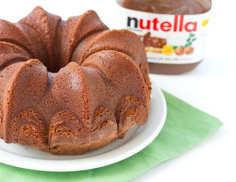 Hay que probarlo definitivamente! Bounty Cake, Nutella Recipes Cake, Nutella Recipes Easy, Nutella Mug Cake, Dessert Thermomix, San Diego Food, Nutella Cake, Thermomix Desserts, Bowl Cake