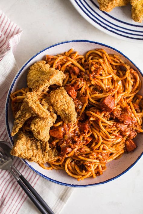 Soul Food Spaghetti, Fish And Spaghetti, Soul Food Sunday Dinner Ideas, Famous Spaghetti Recipe, Pasta Sauce Ground Beef, Soul Food Sunday, Cabbage Recipes Southern, Food Spaghetti, Southern Fried Catfish