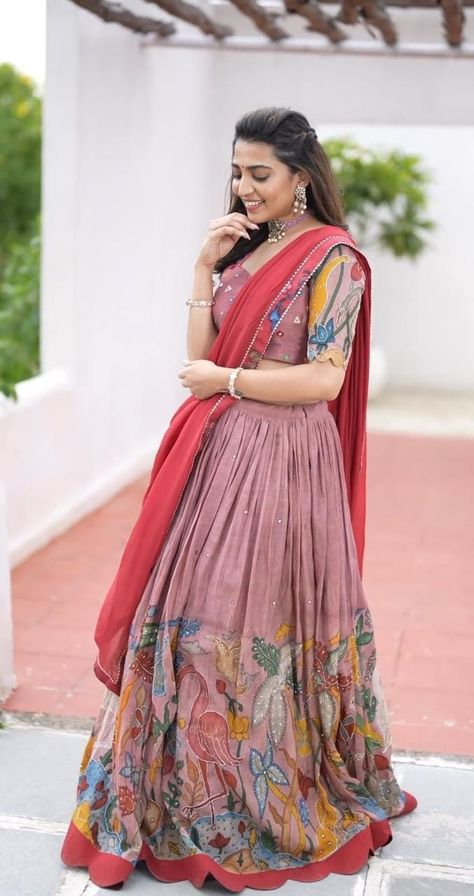 Kalamkari Lehenga Designs Latest, Latest Half Saree Designs South Indian, Kalamkari Lehengas, Half Saree Models Latest, Fancy Half Sarees, Latest Lehenga Blouse Designs, Kalamkari Lehenga, Ladies Frock Design, Stylish Kurtis Design