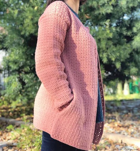 Woman with pink crochet cardigan on turned to side with hands in side seam pockets. Crochet Sweater With Pockets, Salmon Sweater, Diy Crochet Sweater, 2023 Crochet, Diy Crochet Top, Crochet Apparel, Crochet Sweater Design, Crochet Women, Crochet Cardigan Pattern Free