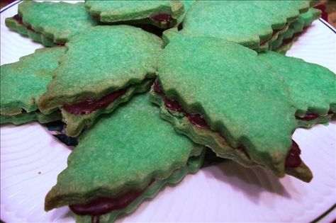 Holiday Bakery Tray Cookies from Food.com: Basic recipe for the gourmet bakery tray cookies you see wrapped in colored cellophane in bakeries at holiday time Cookie Presses, Italian Christmas Recipes, Gourmet Bakery, Italian Bakery, Leaf Cookies, Dipped Cookies, Sweet Butter, Italian Christmas, Cookie Press