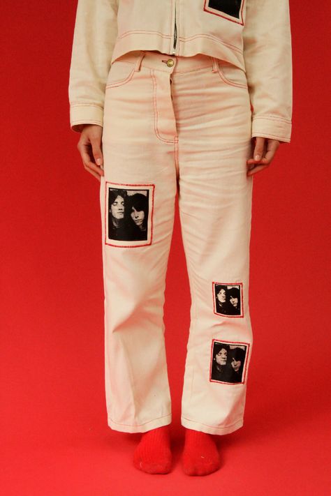 High waist, straight pants. Screen printed thematic “Just Kids” patches, self-portrait of Patti Smith and Robert Mapplethorpe from the book cover. Ingredients: 100% cotton 5 metallic buttons Contrast seam Three screen printed patches Design and ethically made in Ecuador Care: Gentle wash max. 30ºC Wash inside out Low iron max. 110ºC Dry clean Do not tumble dry 22 24 26 28 LENGTH 95 cm 95 cm 95 cm 95 cm HIPS 41 cm 43 cm 45 cm 47 cm WAIST 33.5 cm 35.5 cm 37.5 cm 39.5 cm *The measurements are taken Patches Design, Fashion Collection Inspiration, Patch Pants, Robert Mapplethorpe, Patches Fashion, Patti Smith, Painted Clothes, Kids Pants, Art Clothes