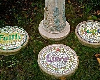 Prayer Garden Ideas, Diy Garden Stepping Stones, Stepping Stone Ideas, Stepping Stone Walkways, Prayer Garden, Stepping Stones Diy, Mosaic Stepping Stones, Stone Ideas, Healing Garden