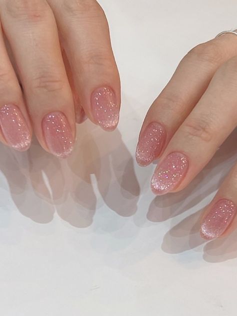 pink glitter cat eye spring Korean nails Velvet Nails, Pink Glitter Nails, Hello Nails, Manikur Kuku, Formal Nails, Simple Gel Nails, Blush Nails, Pretty Gel Nails, Cute Gel Nails