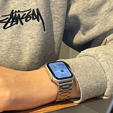 Apple Watch Aesthetic Men, Apple Watch Aesthetic, Apple Watch Men, Apple Watch Fashion, Produk Apple, Apple Watch Case, Apple Watch Accessories, Watches Unique, Stylish Watches