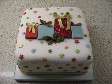 Square Christmas Cake, Xmas Cake Decorating, Christmas Present Cake, Winter Torte, Super Torte, Xmas Cakes, Christmas Cookie Cake, Present Cake, Christmas Cake Designs