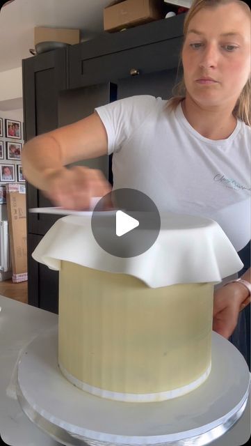 Claire Lawrence Cake Design on Instagram: "Covering with fondant ✌️

My go to fondant is @couturesugarpaste 🤍 I now always use the panel method and use a flexi acetate smoother to buff out the seam. It’s still something I’m striving to perfect myself but I’m getting there! 

#cakedecorating #fondant #caketips #caketutorial #cakemaker" How To Cover A Cake With Fondant, How To Fondant A Cake, Cake Makers, Fondant Figures, Cake Cover, Cake Frosting, Cake Tutorial, Fondant Cakes, Frosting