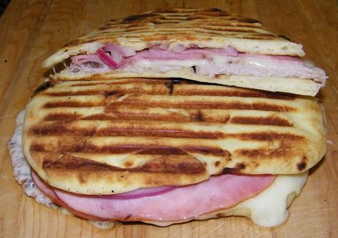 Ham, provolone cheese and red onion on the naan bread sandwich EASY AND SUPER YUMMY!!!  CREATE YOUR OWN WITH NAAN BREAD! Sandwiches With Naan Bread, Naan Bread Sandwiches, Turkey Naan Sandwich, Naan Bread Lunch Ideas, Sweet Panini Recipes, Nana Bread, Pain Naan, Sandwich Easy, Bread Sandwich